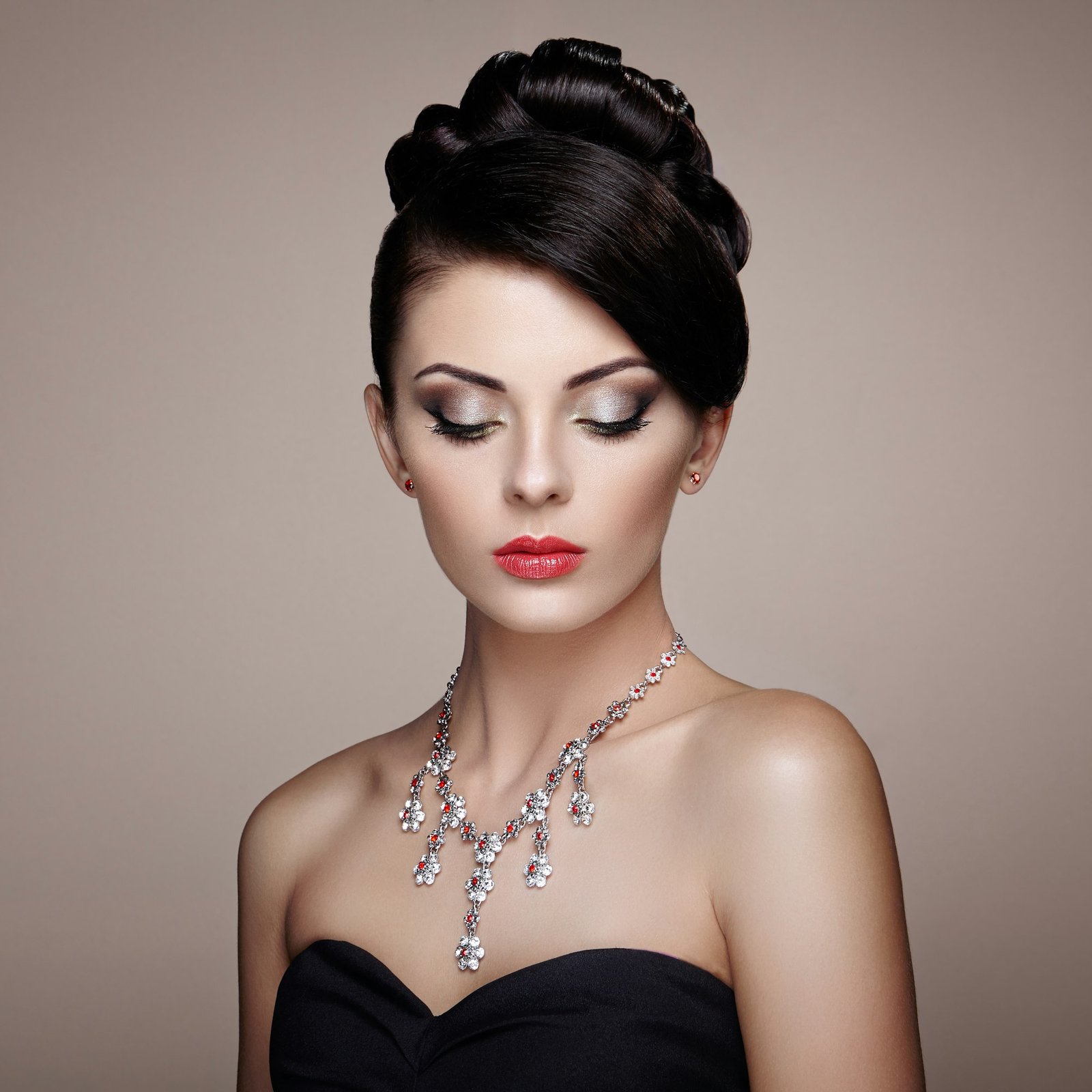 Fashion portrait of young beautiful woman with jewelry